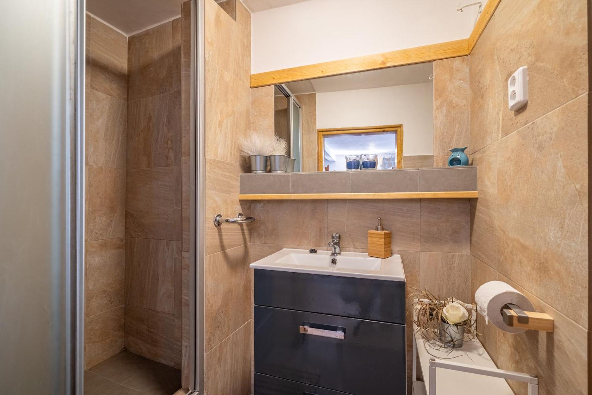 Apartman Karin Rovensko pod Troskami Exteriér fotografie