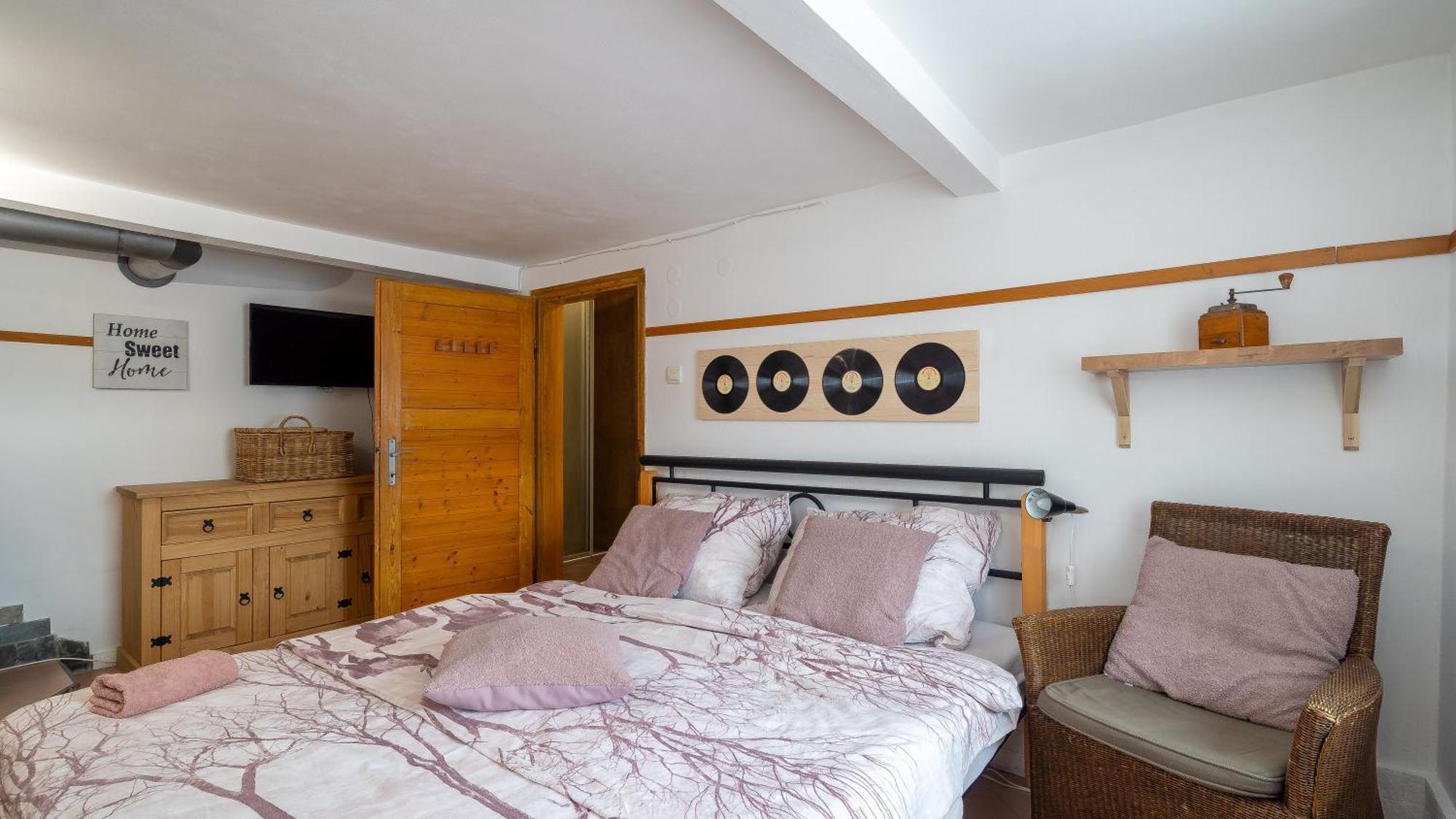 Apartman Karin Rovensko pod Troskami Exteriér fotografie